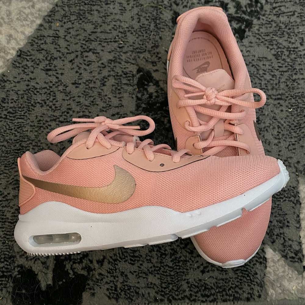 SOLD! Nike oketo shoes